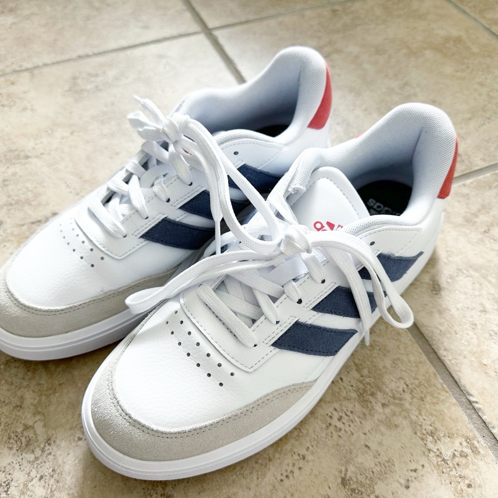 Adidas Courtblock Sneakers White and blue red accents size 9 women’s